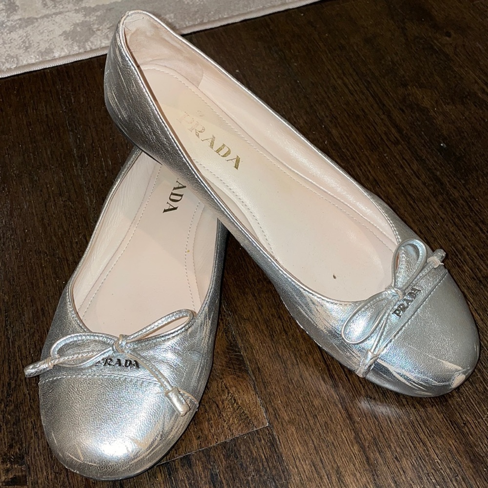 Prada Bow Logo rounded tip ballet Flat Shoes in silver